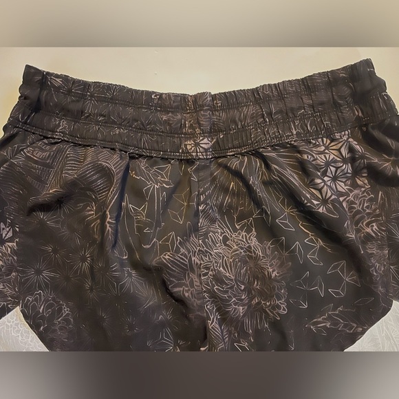 All In Motion Women's Black Patterned Running Shorts w Liner Size Medium - Picture 3 of 11